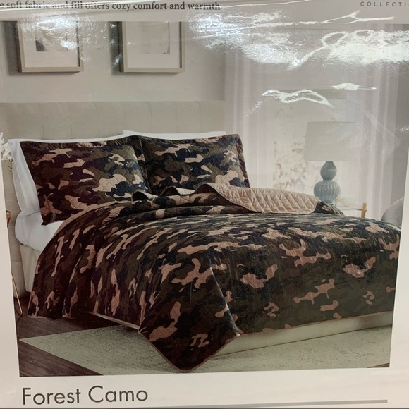 Other - Camouflage King Quilt Set